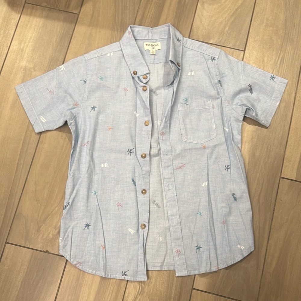 Boys size Small Billabong  Button Down Shirt.